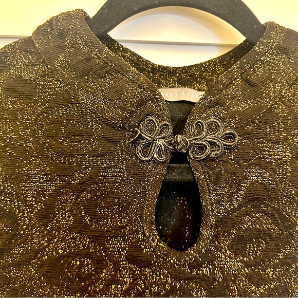 Black and golden top - Picture 3 of 4